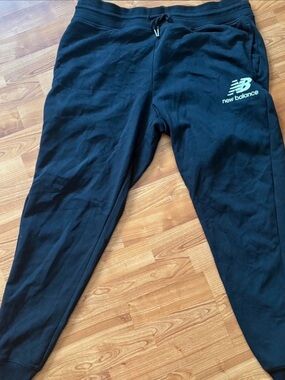 New Balance Men’s Black Jogger Sweatpants